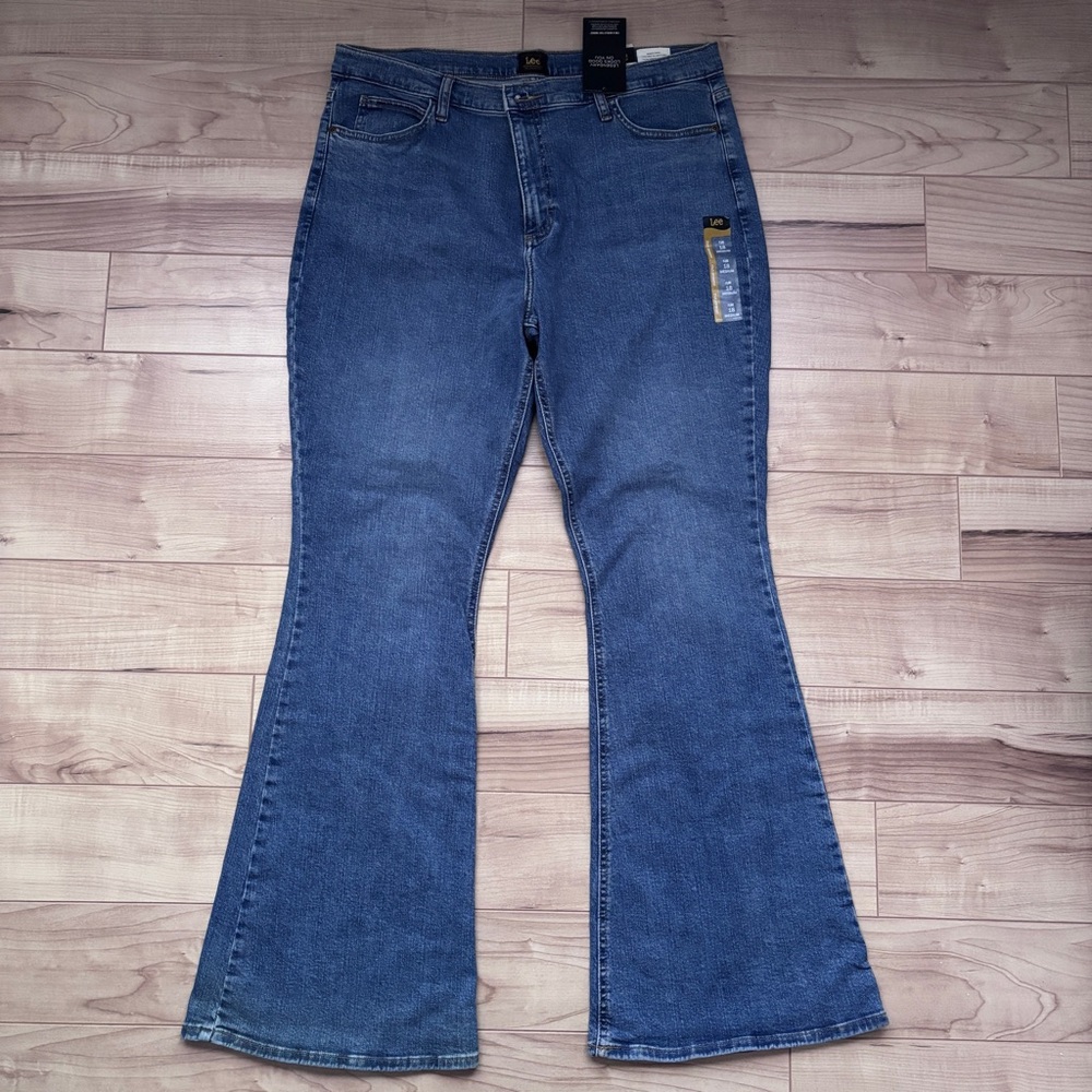 Lee Women’s Legendary Mid Rise Flare Jeans 18